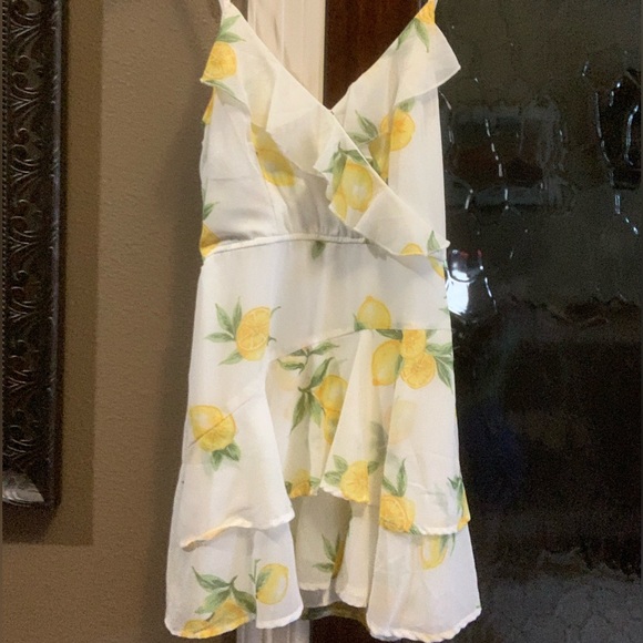 Dresses & Skirts - Lemon print dress